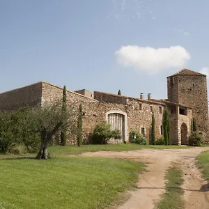 apartment-at-medieval-fortified-castle-of-vallgornera.catalonia-hotels.com/